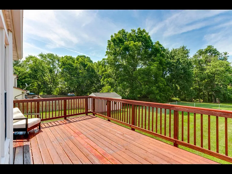 1214 Dewberry Dr — Photo 4