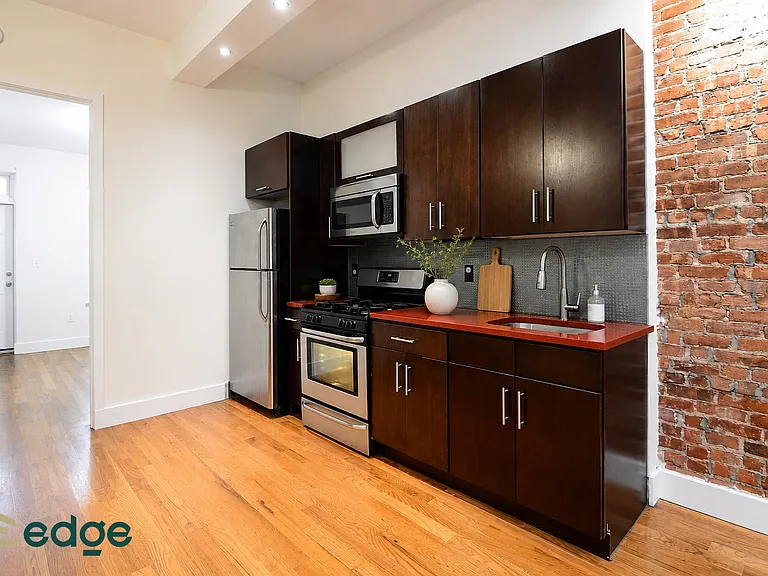 694 Franklin Ave #3A — Photo 3