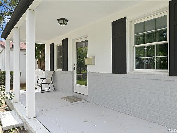 4th image of 415 Leonard Boulevard