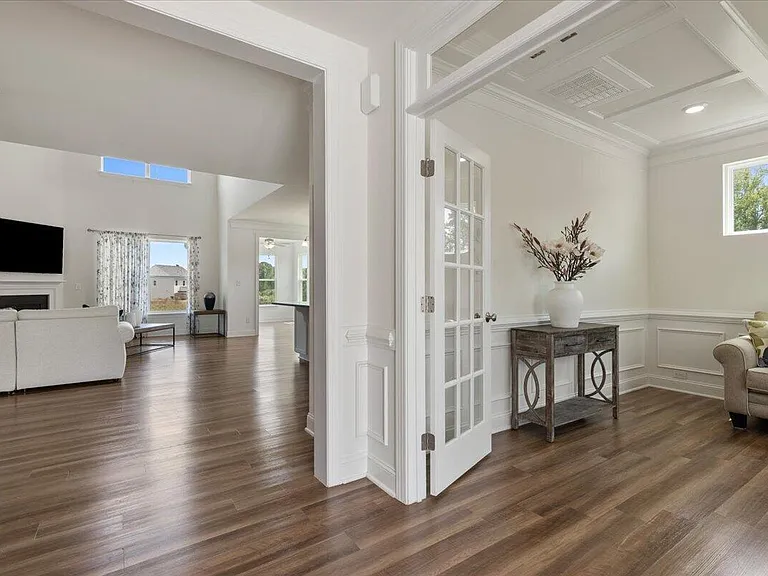 155 Bourne Dr — Photo 3