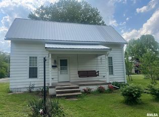 809 S Commercial St, Benton, IL 62812