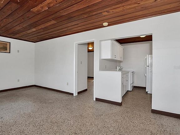 4th image of 241 Palm Ave #6