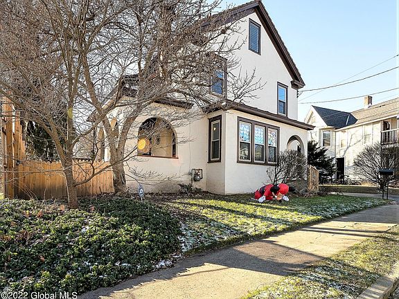 2nd image of 101 Catherine St