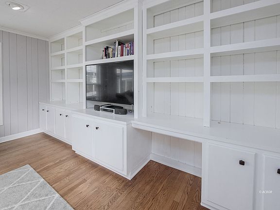 5th image of 104 Sunnyside Dr