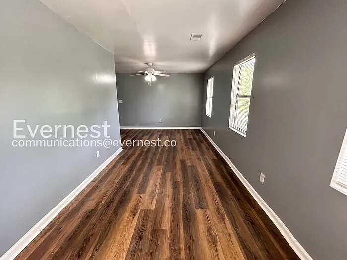 387 Annie St — Photo 5