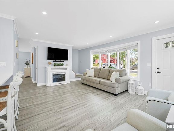 4th image of 25 Parker Ave
