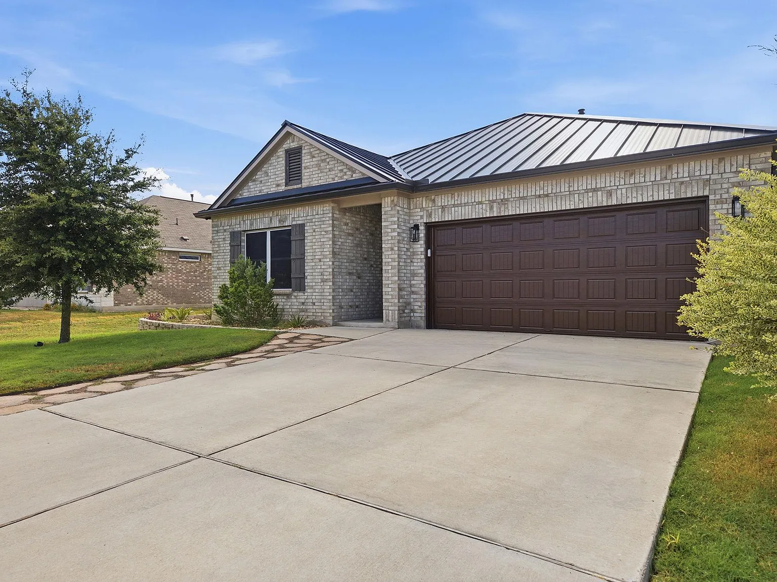 3 bed, 2.0 bath, 1456 sqft, $2,195 — Photo 3