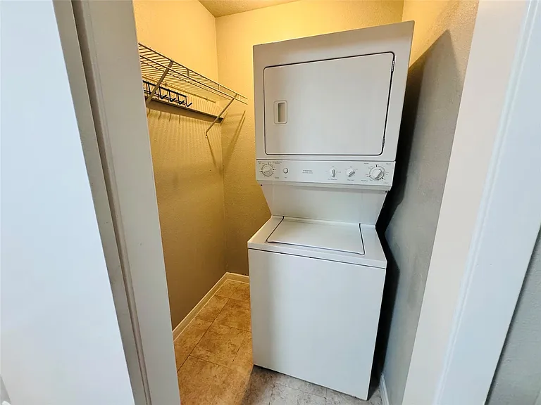 10702 Deval Dr — Photo 15