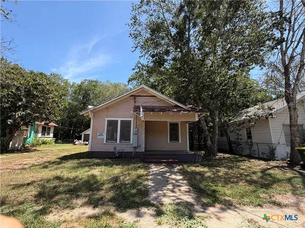 112 Darst St, Gonzales, TX 78629