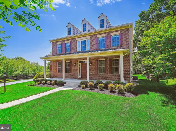 107 Levenbury Pl, Hamilton, VA 20158