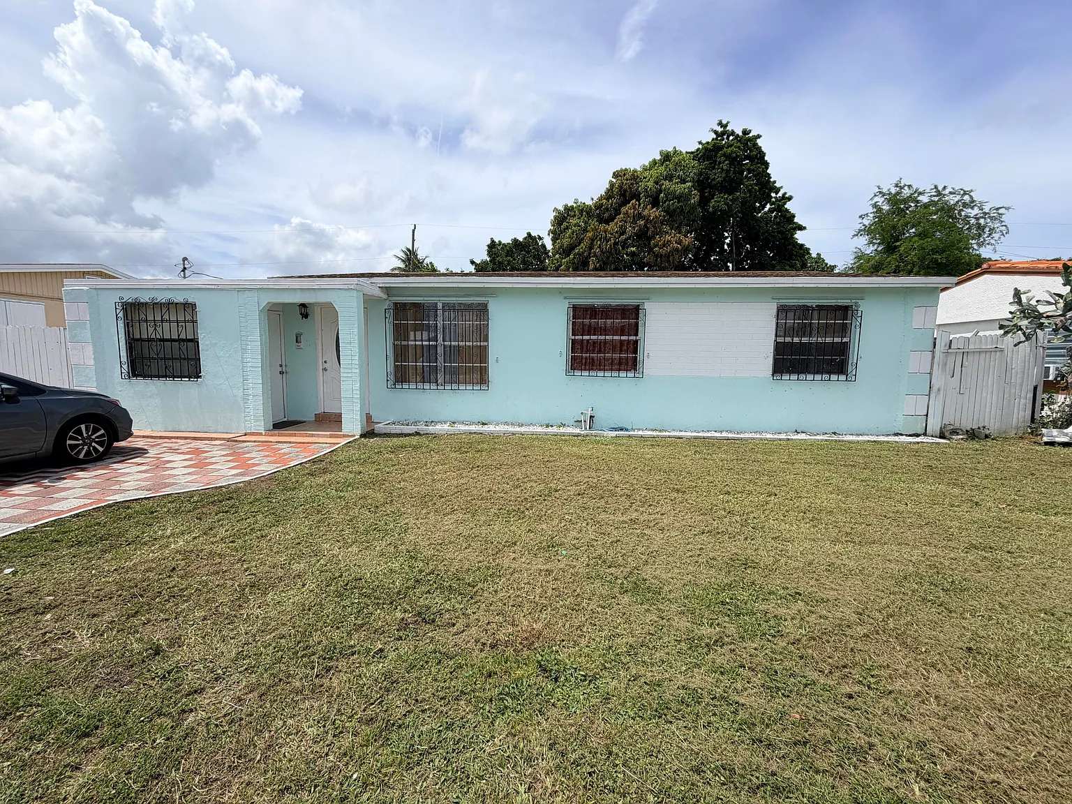 3 bed, 1.0 bath, 1292 sqft, $3,000 — Photo 1