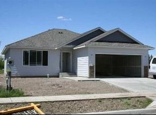 2009 N Coach Dr, Greenacres, WA 99016