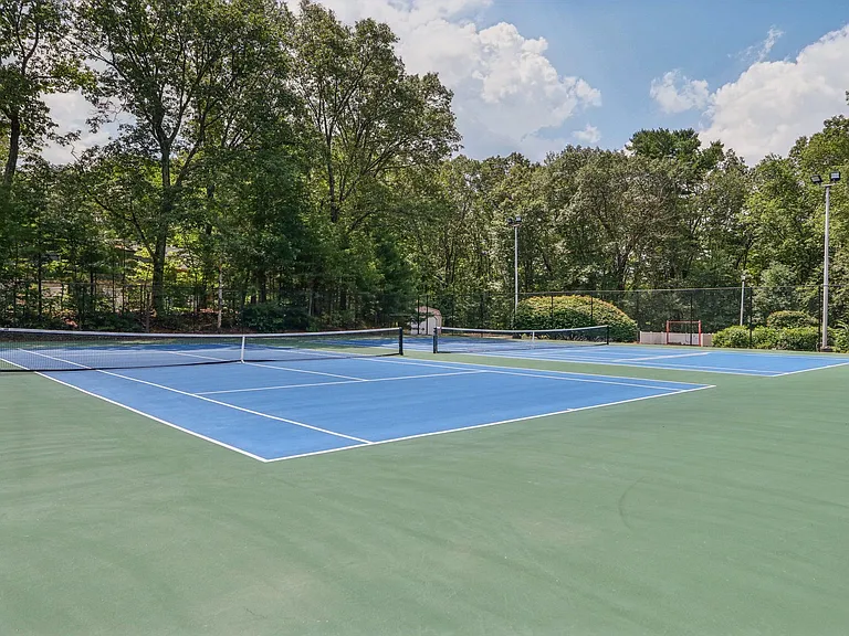 Shrewsbury Commons — Photo 21