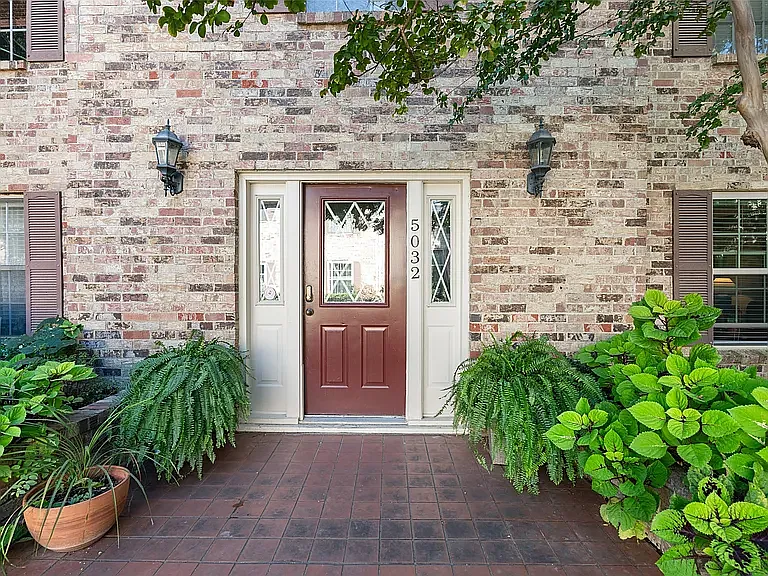 2 bed, 1055 sqft, $2,100 — Photo 1