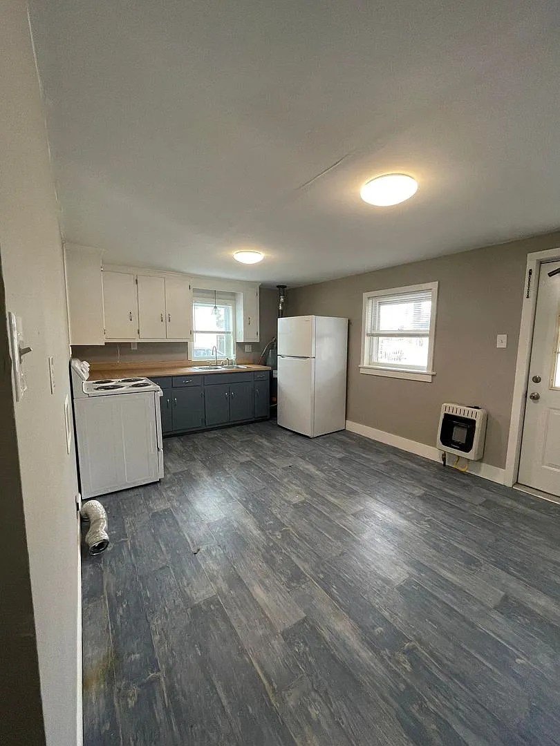 2 Bedroom/1 Bath Home with Detached Garage — Photo 4