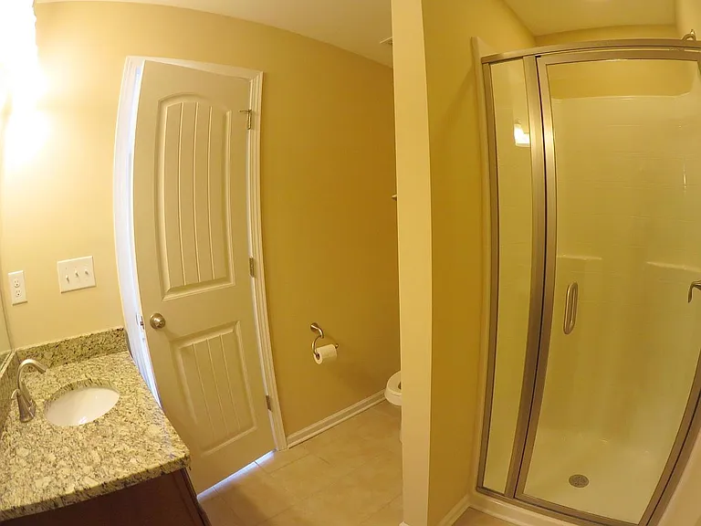 3rd Floor en-suite bathroom