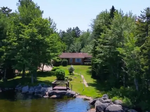 198 Spruce Dr, Lunenburg, NS B0R 1A0