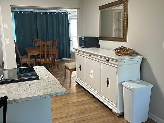 4th image of 423 SE Parkway Dr