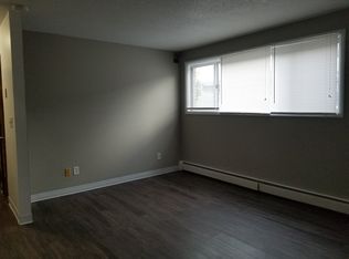 2035 9th St APT 3, Coralville, IA 52241