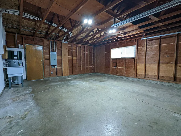 245 E 36th Ave — Photo 24