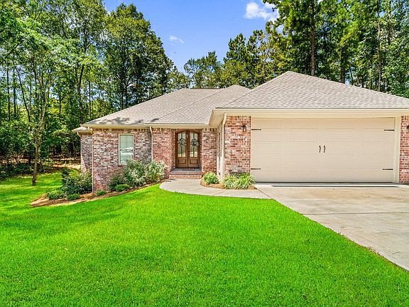 3rd image of 70 Carriage Parke Dr