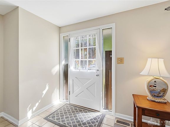 5th image of 807 Albert St