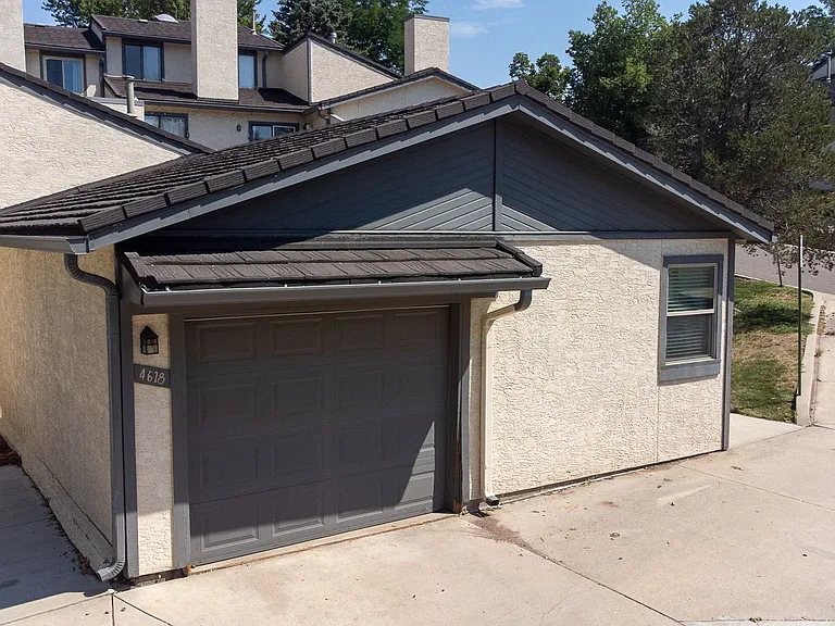4618 Excalibur Ct — Photo 30