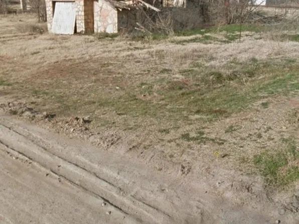 1200 W 5th St, Quanah, TX 79252