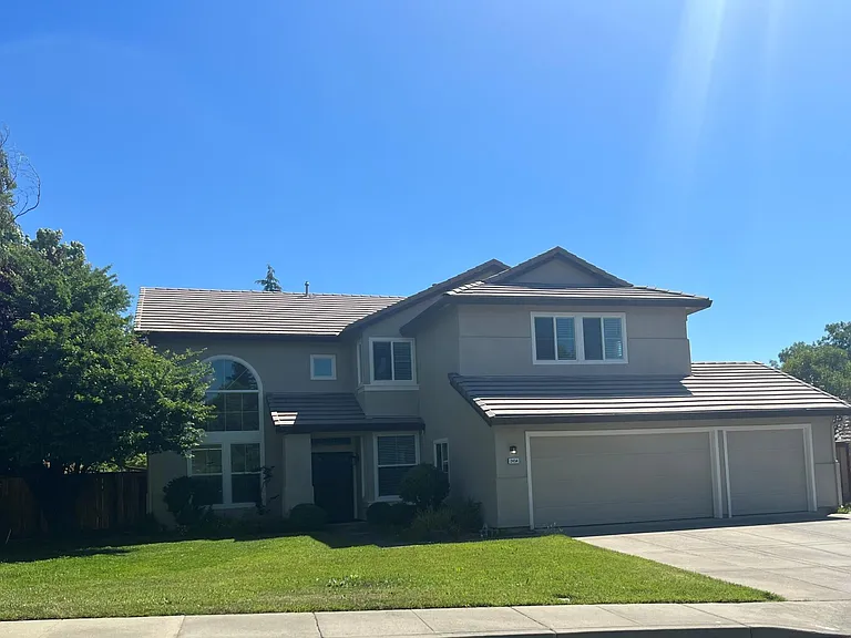 2454 Whispering Oaks Dr — Photo 1