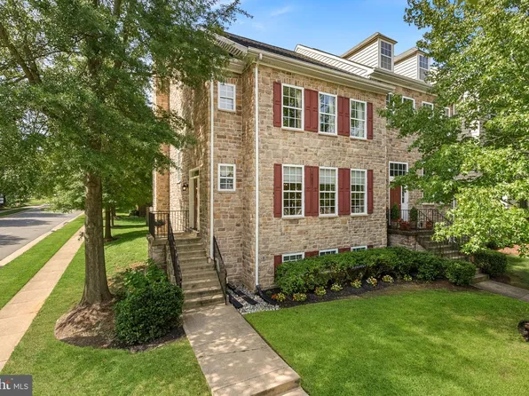 401 Leeds Ridge Ct, Purcellville, VA 20132