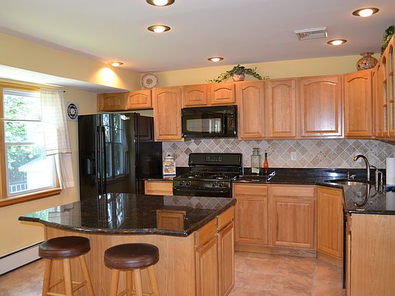 Island with seating/storage