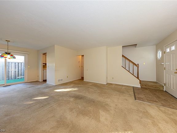 3rd image of 127 Bayberry Ln