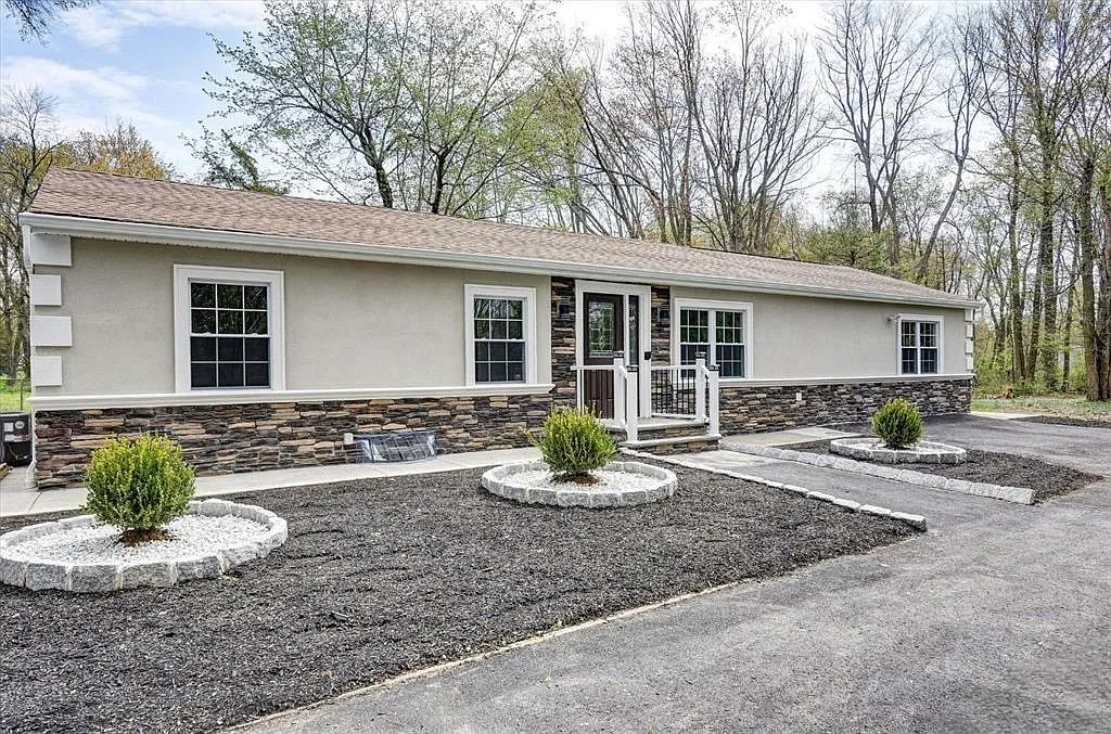 4 bed, 1560 sqft, $3,800 — Photo 2