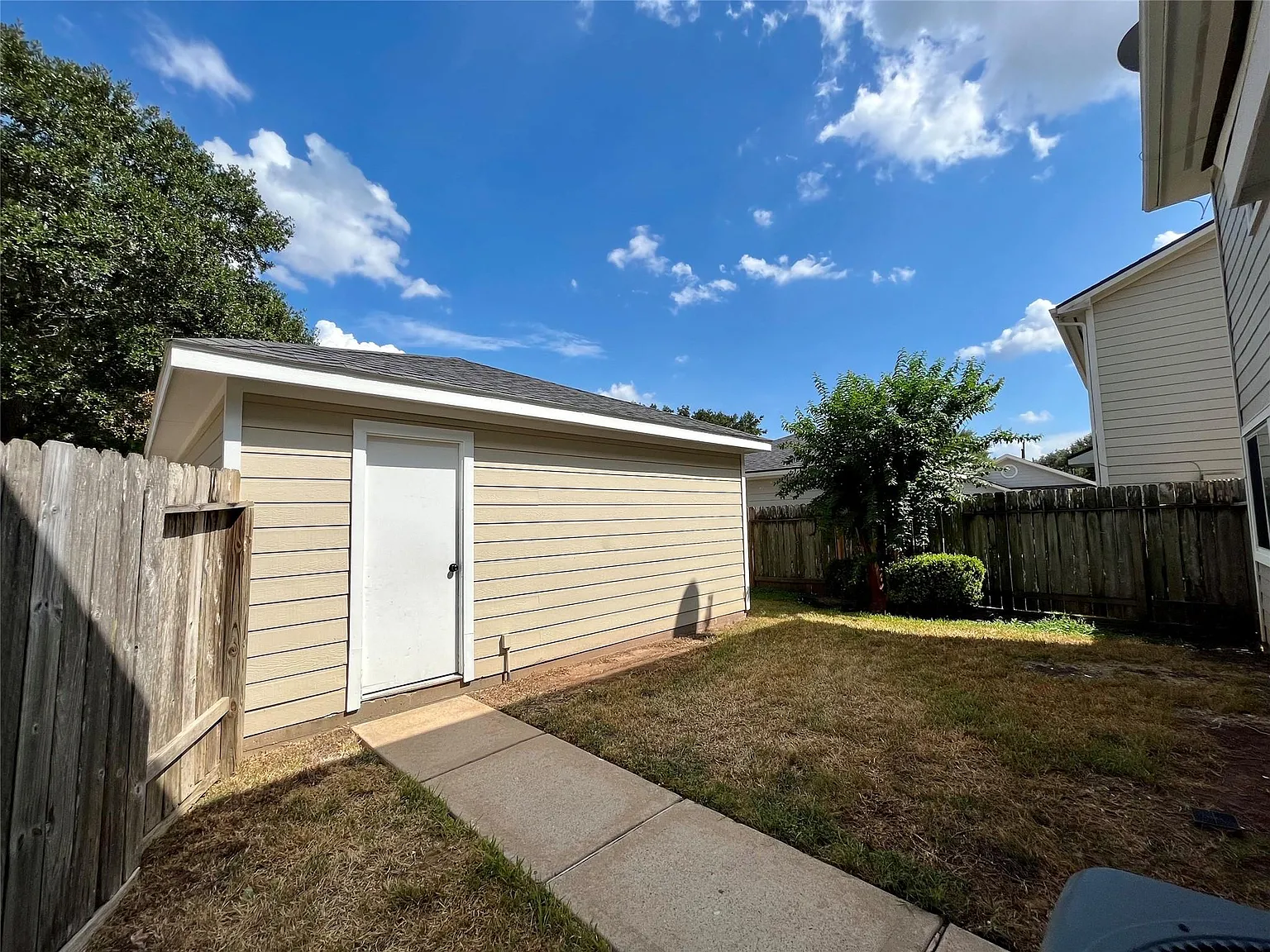 3 bed, 2.5 bath, 1752 sqft, $1,950 — Photo 2