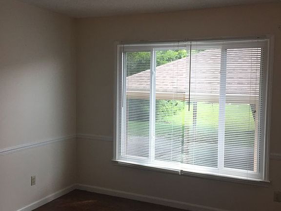 5th image of 862 Village Ct