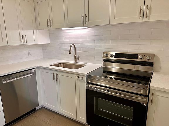 3rd image of 812 E Ramona Ave #3