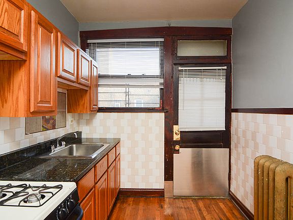 2nd image of 4006 W Cullom Ave APT G3