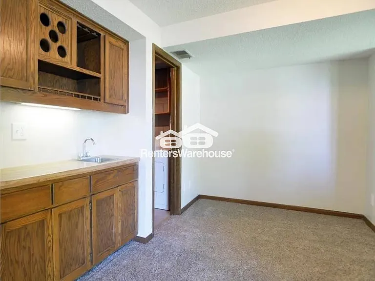 2323 Amberwood Dr — Photo 9