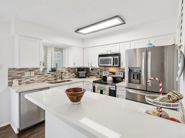 7600 Emmett F Lowry Expy #1102 — Photo 8