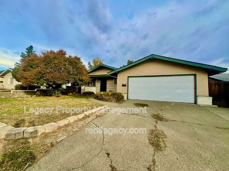 280 Markham Ave — Photo 1