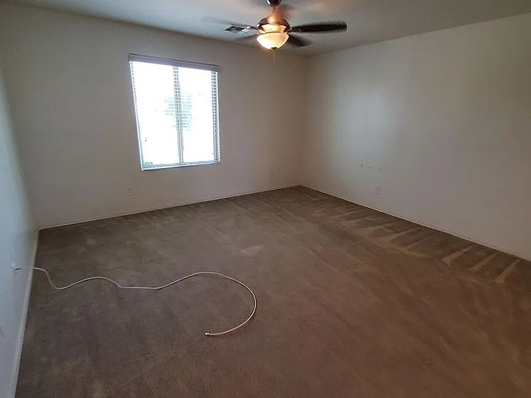 3031 E Regina St — Photo 8