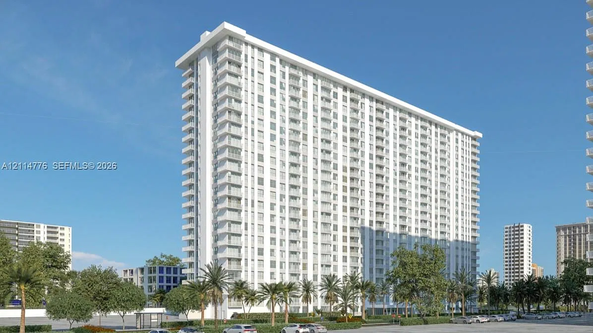 Winston Towers 400 Condo — Photo 2