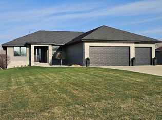 927 Wynstone Dr, Jefferson, SD 57038