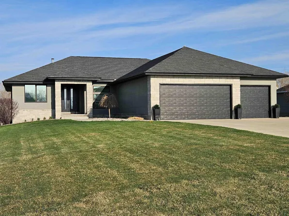 927 Wynstone Dr, Jefferson, SD 57038