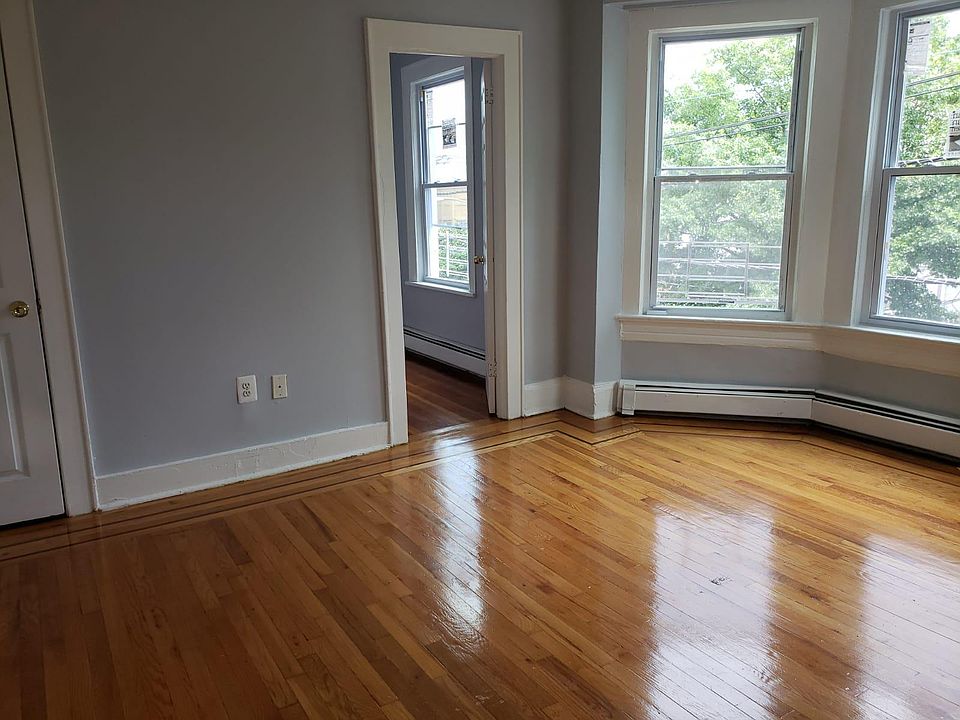 1st image of 155 Parker St APT 3