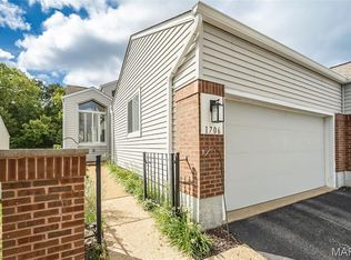 1706 Ridgeview Circle Dr, Ballwin, MO 63021