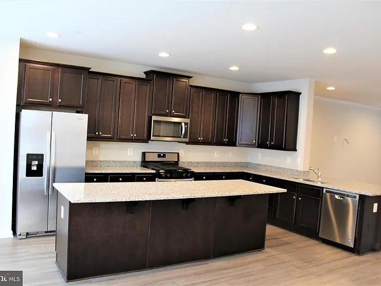 6050 Krantz Dr — Photo 4