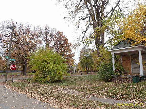 14209 Greenlawn