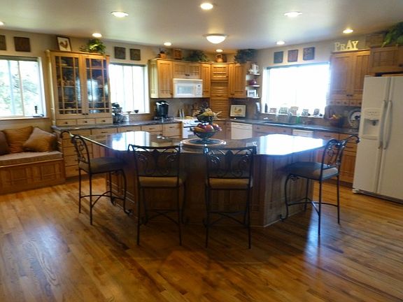 3rd image of 1220 S Hills Dr