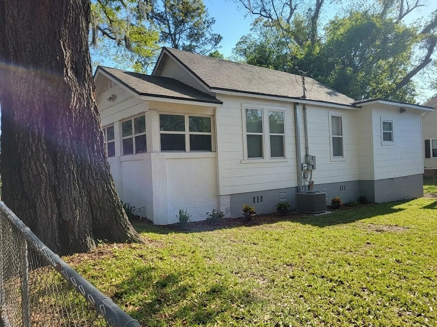 Fully Renovated 3/1 first floor single family home available for Immediate rent! — Photo 2